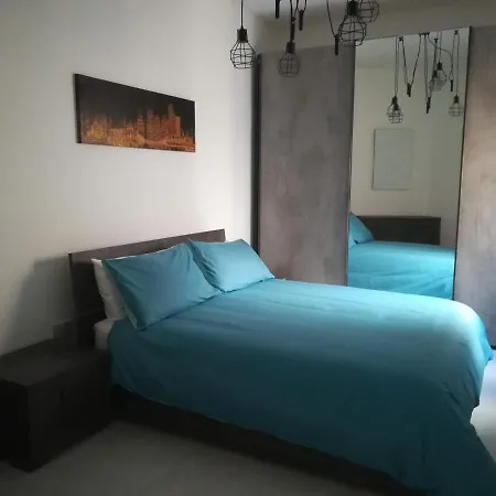 Beachside Court Apartment